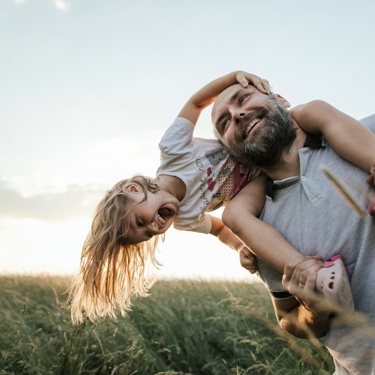 aktiv, man, äng, vuxen, vanlig, barn, flicka, glad, tillsammans, förälder, äldre, positiv, lek, ...