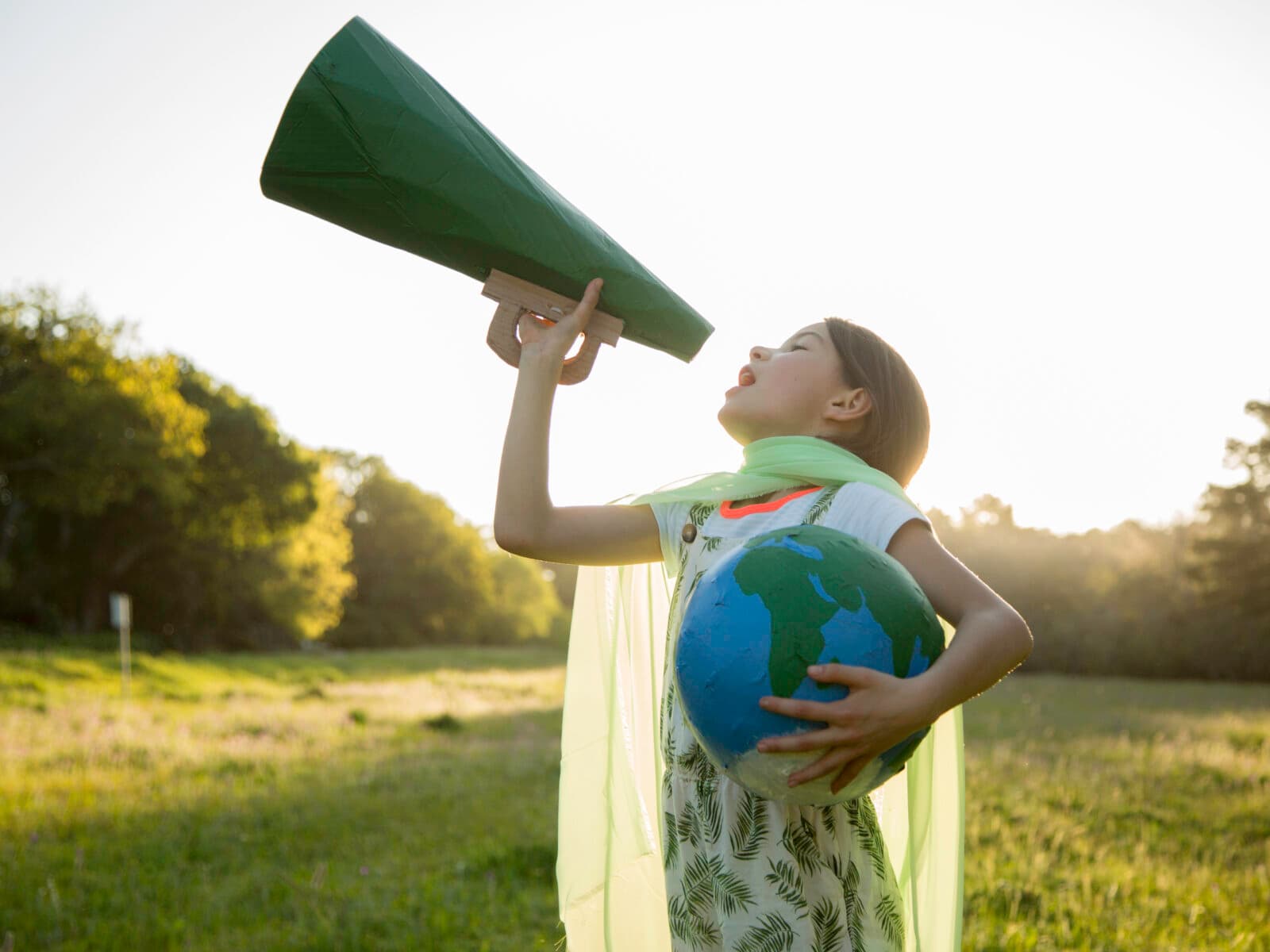 flicka, barn, jordklot, natur, hjälte, miljöhjälte, kommunikation, gräs, himmel, sommar, träd, park, ...