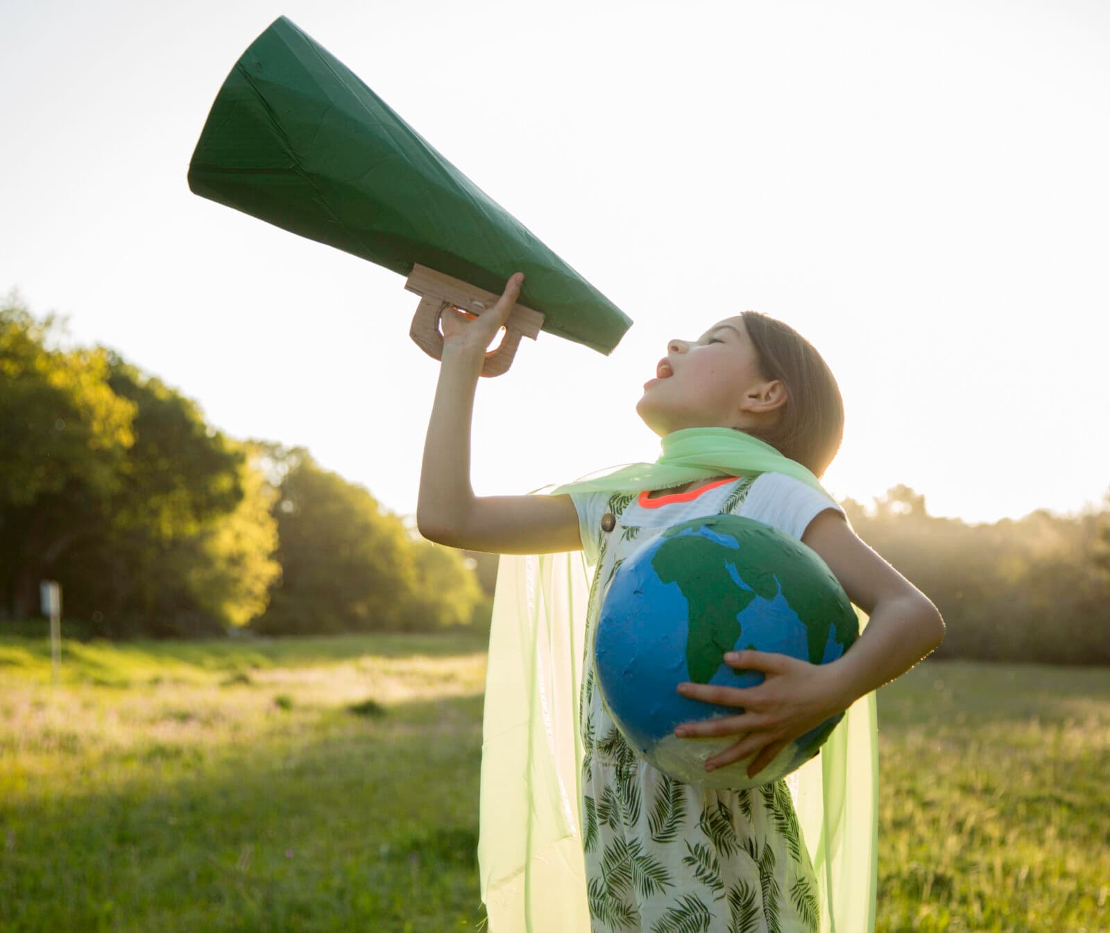 flicka, barn, jordklot, natur, hjälte, miljöhjälte, kommunikation, gräs, himmel, sommar, träd, park, ...